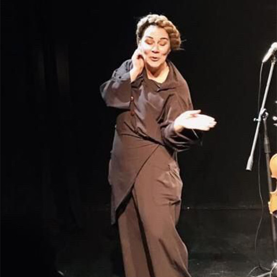 Haberton.com'da bu haftaki konuğumuz başarılı oyuncu Elif Ongan Tekçe. Kendisine; kariyerine, tiyatro ve sinemaya dair sorularımızı yönelttik. Çok keyifli bir röportaj sizleri bekliyor.