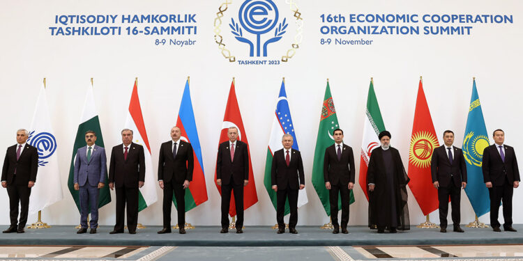 Erdoğan, Ekonomik İşbirliği Teşkilatı aile fotoğrafı çekimine katıldı