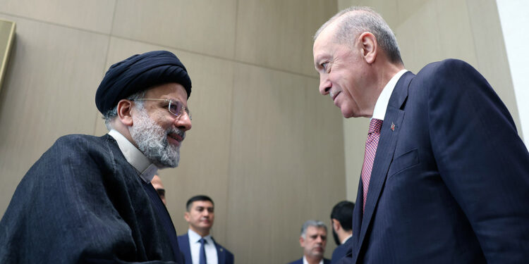 Erdoğan, İran Cumhurbaşkanı Reisi ile görüştü