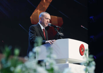 Erdoğan açıkladı; Çalışan emeklilere de 5 bin lira verilecek