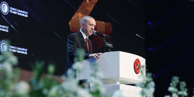 Erdoğan açıkladı; Çalışan emeklilere de 5 bin lira verilecek