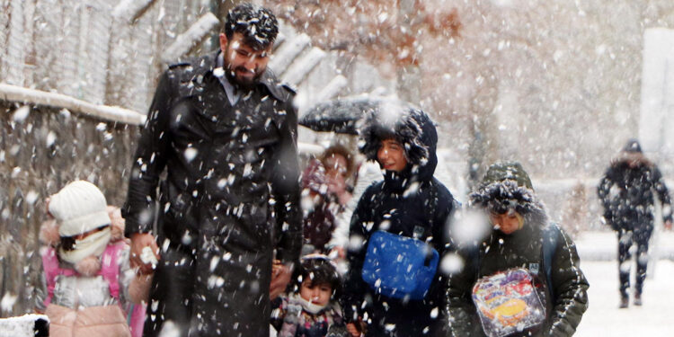Erzurum'da fırtına sonrası kar yağışı