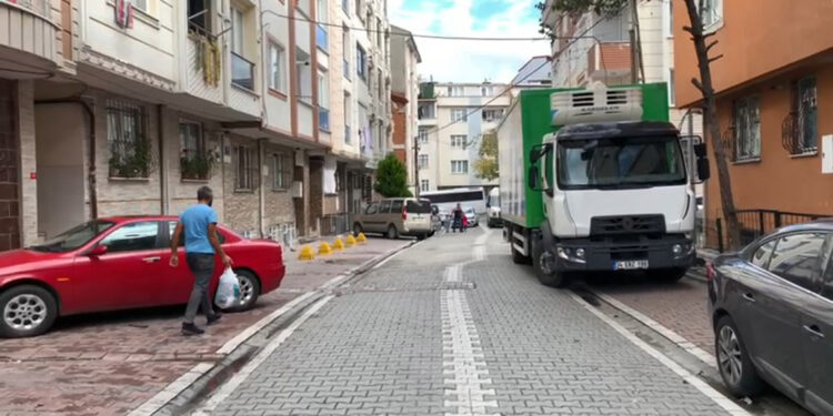 Esenyurt'ta doğurduğu bebeğini poşete koyup sokağa attı