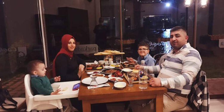 Eşi ve 2 çocuğunu öldürüp intihar etti