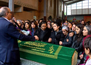 Eski eşinin öldürdüğü Pınar Bektaş toprağa verildi