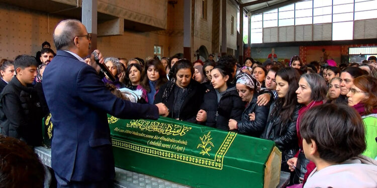 Eski eşinin öldürdüğü Pınar Bektaş toprağa verildi