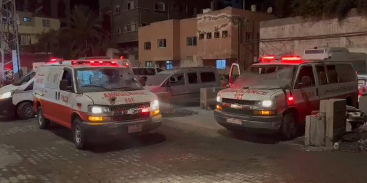 Filistin Kızılayı, 2 ambulansının daha vurulduğunu açıkladı