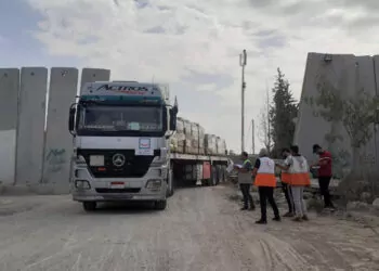 Filistin kızılayı, insani yardım yüklü 155 kamyonu teslim aldı