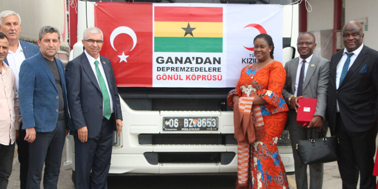 Gana'dan deprem bölgesine çikolata bağışı 
