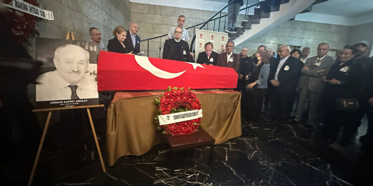 Gazeteci Osman Saffet Arolat son yolculuğuna uğurlandı