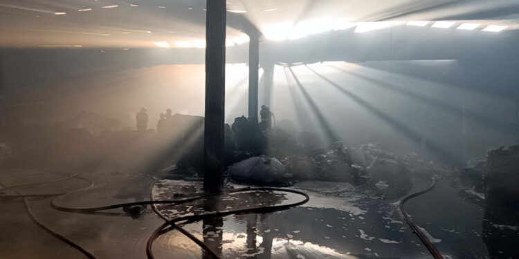 Gaziantep'te geri dönüşüm fabrikasında yangın