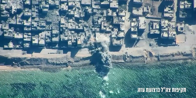 Gazze Şeridi'nde 4 bin 300 hava saldırısı düzenledi