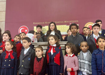 Gazze bir çocuk mezarlığına dönüşmekte