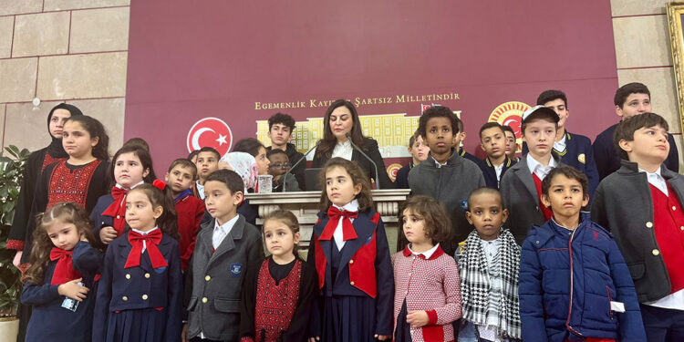 Gazze bir çocuk mezarlığına dönüşmekte