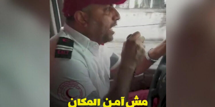 Gazze'de ambulans ekibinin saldırı sırasındaki korku dolu anları