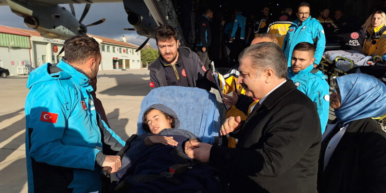 Gazze'den 61 hasta daha Ankara'ya getirildi