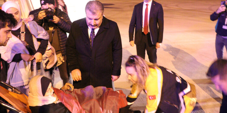 Gazzeli hastaları taşıyan uçaklar Ankara'ya geldi