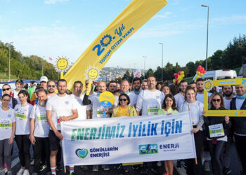 Gönüllüler, otizmli çocuklara destek için koştu