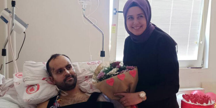 Görevde yaralanan polisten, hastanede evlilik teklifi