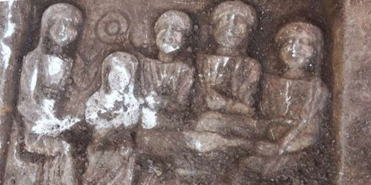 Hafriyat kazısında 1800 yıllık mermer stel bulundu