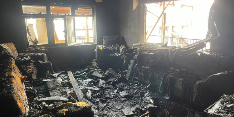 Hakkari'de 4 katlı binada yangın