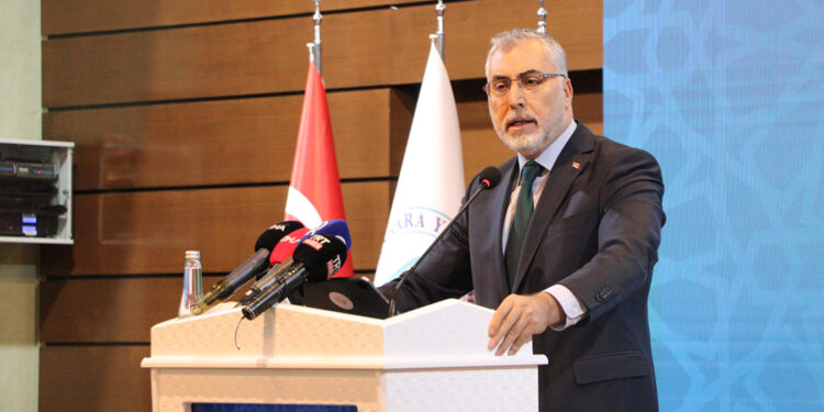 Her şeye rağmen büyümeye devam ediyoruz