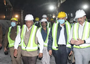 Hindistan'daki tünel kazasında kurtarma çalışmaları sürüyor