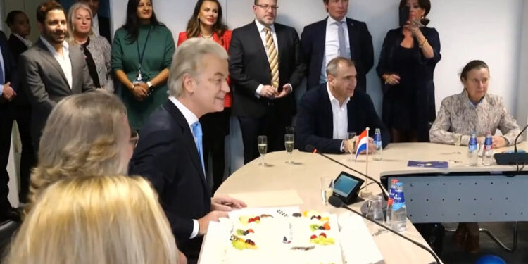 Hollanda'da seçimlerinin galibi Geert Wilders oldu