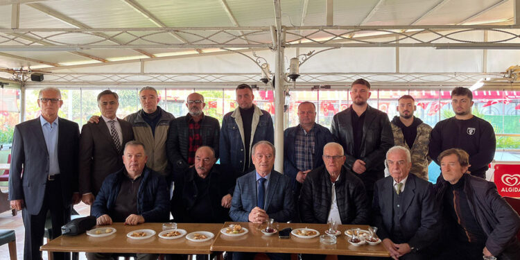 İYİ Parti Bandırma ilçe teşkilatından 90 üye istifa etti