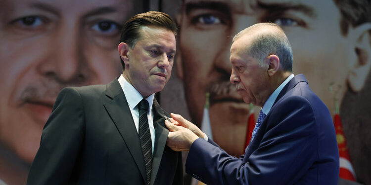 İYİ Parti'den istifa eden Nebi Hatipoğlu AK Parti'ye katıldı