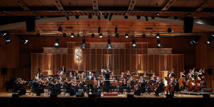 İş Sanat 100'üncü yıl gala konseriyle sezonu açtı