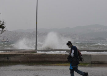 İzmir için fırtına uyarısı yapıldı