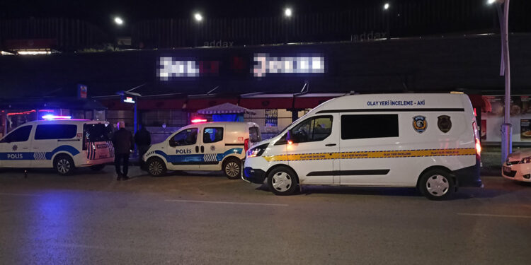 İzmit'te, AVM'deki eğlence mekanına silahlı saldırı