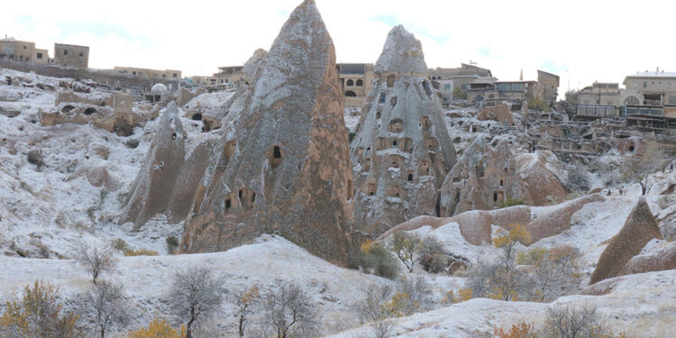 Kapadokya'ya mevsimin ilk karı yağdı