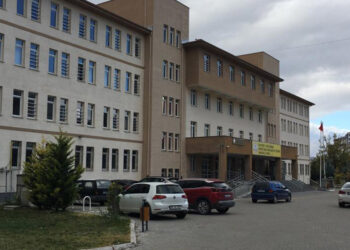 Kayseri’de 7 öğrenci zehirlenme şüphesiyle hastanelik oldu