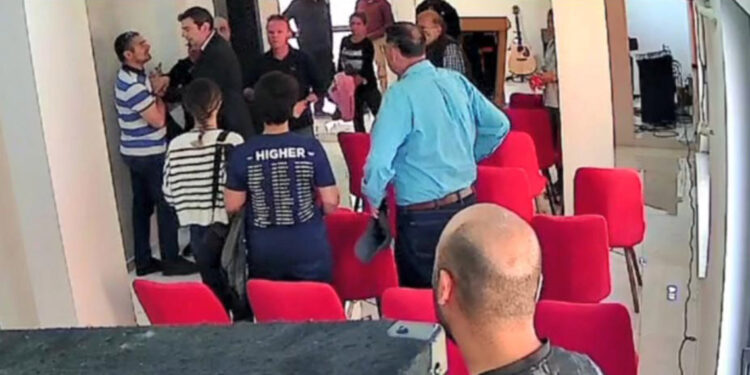 Kilise pastörüne tokat attı; ‘hoşgörüsünü denedim’ dedi