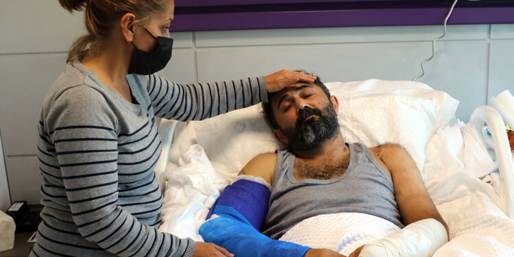 Kolları mikrocerrahi ile kesilmekten kurtarıldı