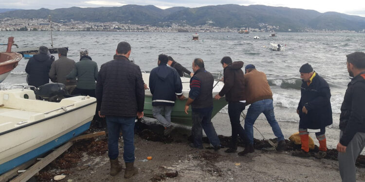 Körfez'deki fırtınada 7 tekne battı