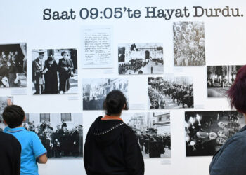 Küçükçekmece’de ‘Dokuzu Beş Geçe’ ve ‘Selanik’ sergileri açıldı