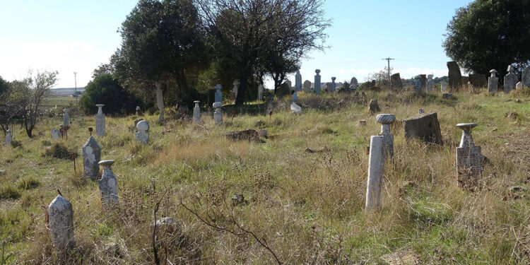 Kumkale Mezarlığı, Çanakkale Savaşları'ndan izler taşıyor