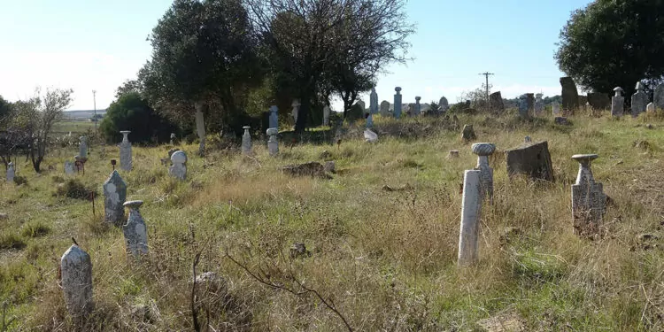 Kumkale mezarlığı, çanakkale savaşları'ndan izler taşıyor