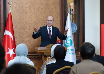 Kurtulmuş Cakarta’daki Türkiye mezunu gençlerle buluştu