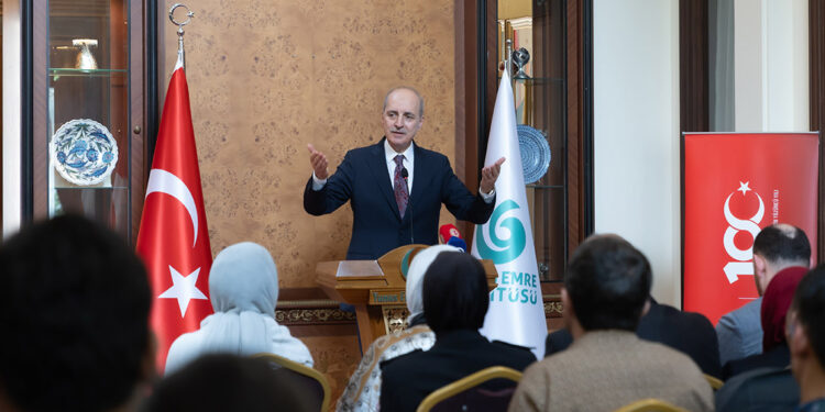 Kurtulmuş Cakarta’daki Türkiye mezunu gençlerle buluştu