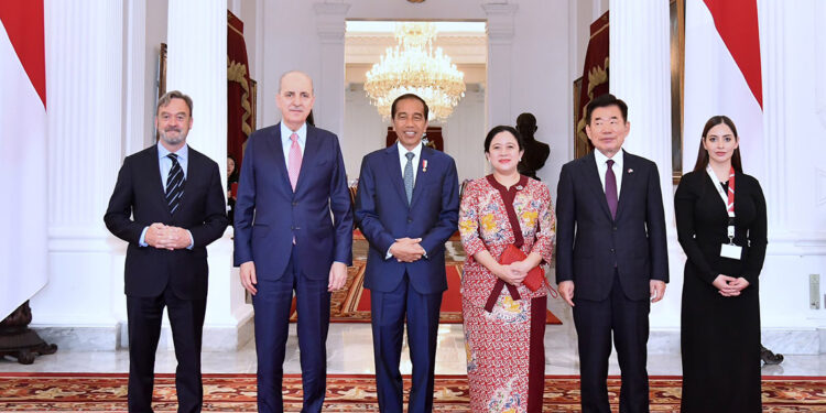 Kurtulmuş, Endonezya Cumhurbaşkanı ile görüştü