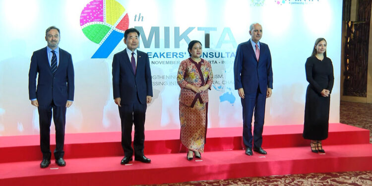  Kurtulmuş, MIKTA aile fotoğrafı çekimine katıldı