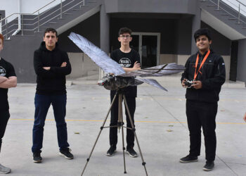 Liselilerden otonom robotik kuş 'Firnas'
