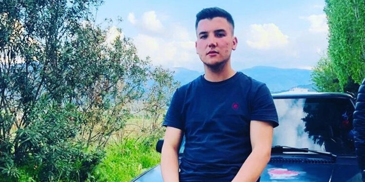 Manisa'da takla atan otomobilin sürücüsü öldü