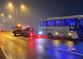 Manisa'da zincirleme kaza: 10 yaralı 