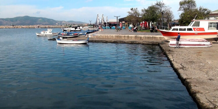 Marmara Denizi'nin yüzey suyu sıcaklığı hala 20 derece