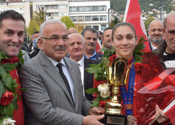 Milli boksör Gamze Soğuksu'ya coşkulu karşılama